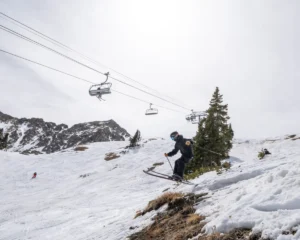 U.S. Ski Season 2026: A Tale of Two Coasts as Resorts Employ Innovative Strategies to Extend Play Amidst Stark Climatic Divides