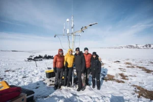 Arctic Research Team Deploys Innovative Flux Tower to Monitor Permafrost Thaw and Greenhouse Gas Emissions on Alaskas North Slope